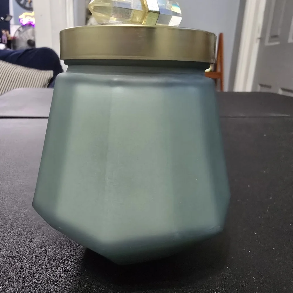 New Aroma Light Water Hyacinth & Bamboo Scented Candle 9.7 Oz